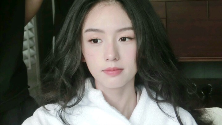 【Zhou Ye】Wild Weekly Zhou Ye's contrast before and after makeup