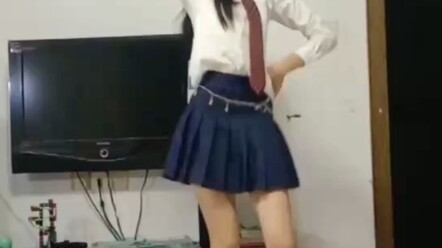 女儿花了十三个小时学的舞蹈，她自己说有些细节没有跳好！但妈妈觉得你跳的很不错！以后会更好的！