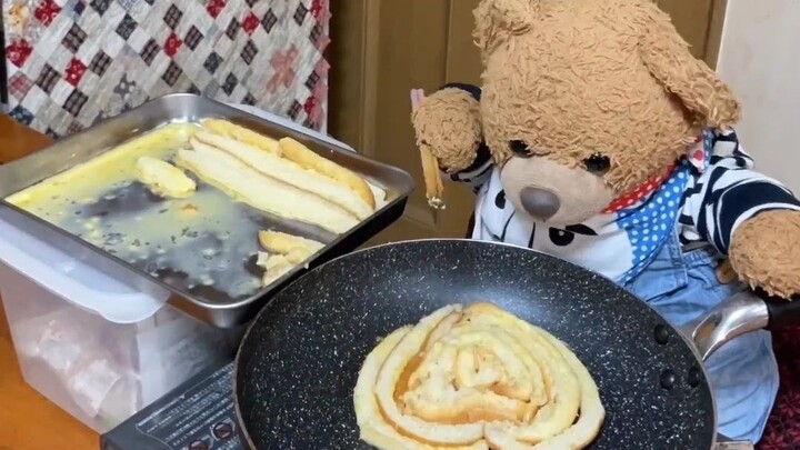 【Little Bear Kuma】Kuma Bear membuatkan roti penuh kasih yang lezat untuk kamu makan