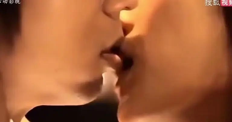 Hot Japanese Kissing