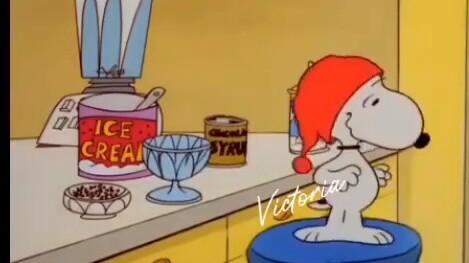 Snoopy membuat es krim