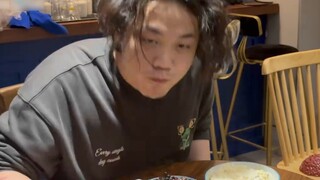 คุณสามารถลองข้าวถั่วแดงแท้ๆ และข้าวมายองเนสที่ร้าน Yorozuya ได้หรือไม่? -