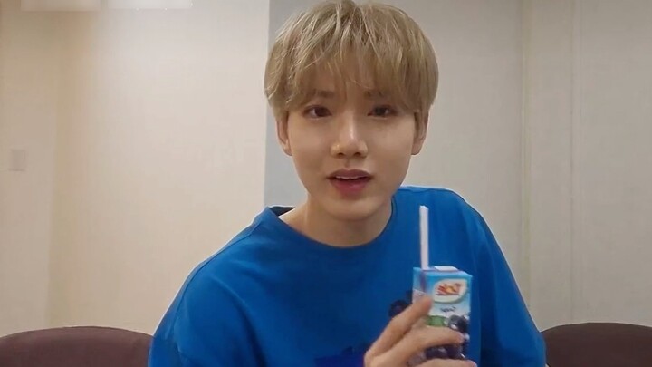 [Kim Jun-kyu] He said "thank you" while drinking milk