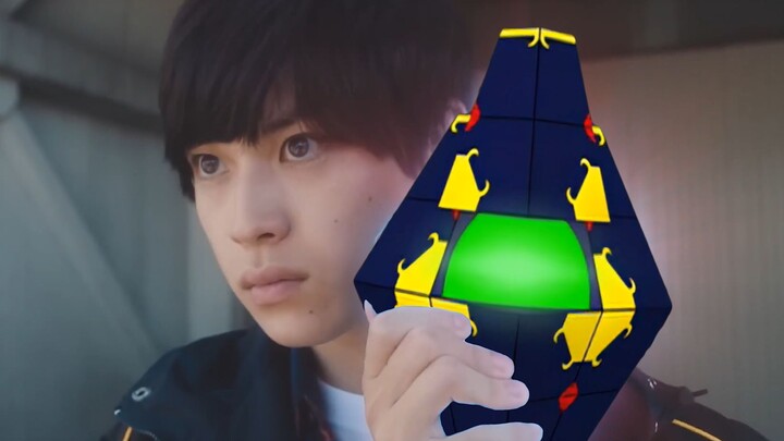 Transform into Ultraman Ake using Pandora's Box