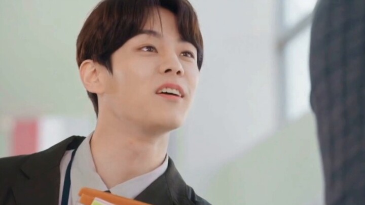 Đây chẳng phải là tình yêu ngọt ngào giữa tổng thống và sinh viên sao! !
