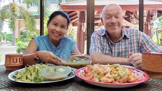 ตำสายบัวกุ้งสดให้ฝรั่ง แกงปลาช่อนสายบัวเมนูคิดถึงแม่ Spicy Salad Lilly Stem King Prawns