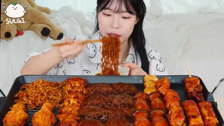 ASMR MUKBANG_FRIED CHICKEN AND FIRE NOODLES EATING