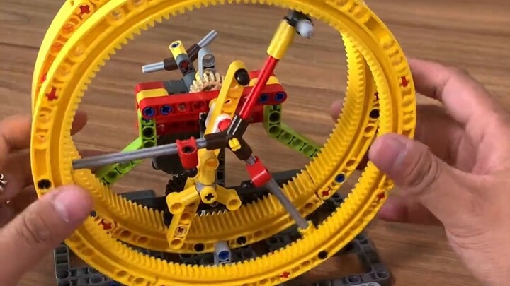 Tourbillon? Bạn có thể làm một chiếc tourbillon bằng Lego không?