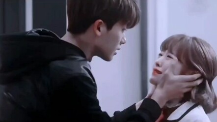 I really like the first scene! The protagonist's heartache is about to overflow the screen, and alth