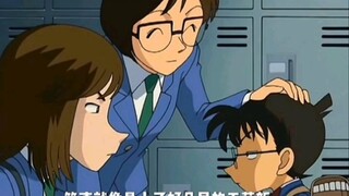 "Conan" Kudo Shinichi: Này, bỏ tay ra khỏi đầu tôi!