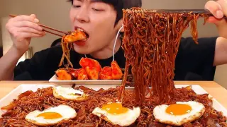 【Food】SIO Mukbang: Jajangmyeon, fried egg, carrot & green onion kimchi