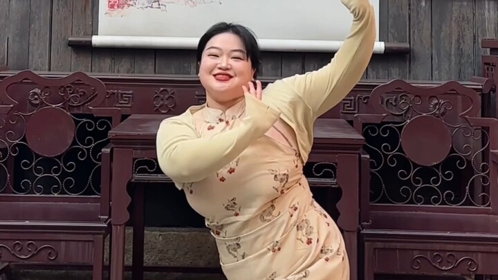 Versi cheongsam ukuran besar seberat 180 pon - Lagu rakyat Midu, Liang Shanbo adalah Zhu Yingtai