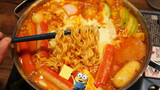 Làm mỳ cay Hàn Quốc: Thật thú vị khi một mình ăn nồi mỳ cay siêu to!