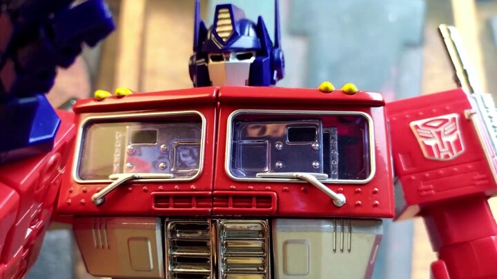 [Stop-Motion Animation] Lost! The store said that his 3a rumored Optimus Prime could be deformed, an