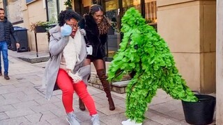 Best of Bushman Prank ปฏิกิริยาที่บ้าคลั่งที่สุดเท่าที่เคยมีมา กรีดร้องและหัวเราะดังที่สุด 🤣