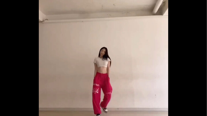 Video vũ đạo mới nhất của Ji Soo trên Instagram, không phải vô ích đâu~