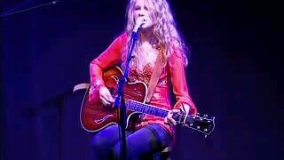 Taylor Swift - your face. ___NAMM_2005