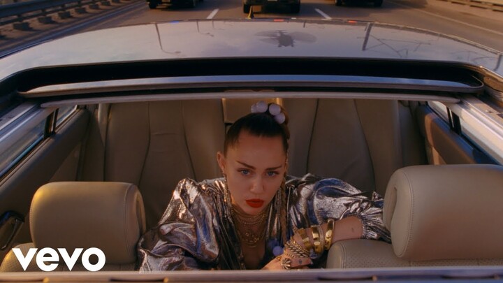 Mark Ronson - Nothing Breaks Like a Heart (Official Video) ft. Miley Cyrus