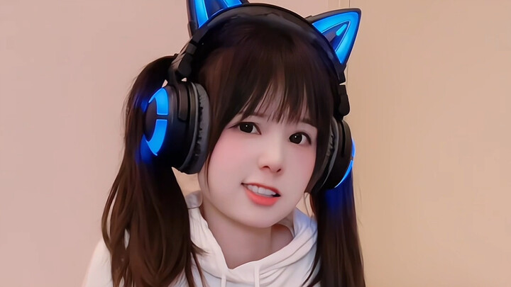 Everyone wants to see Fireline Sister COS a kitten? ? Okay, let’s arrange it~