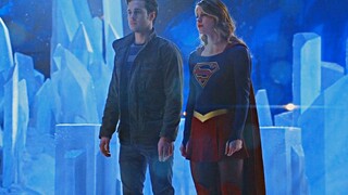 Sợi chỉ đen duy nhất của Supergirl trên Krypton đã bị xuyên thủng. Tôi đã xem nó nhiều lần ...