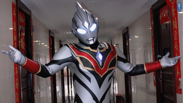 "Saya ringan, saya Ultraman yang memimpin seluruh umat manusia!"