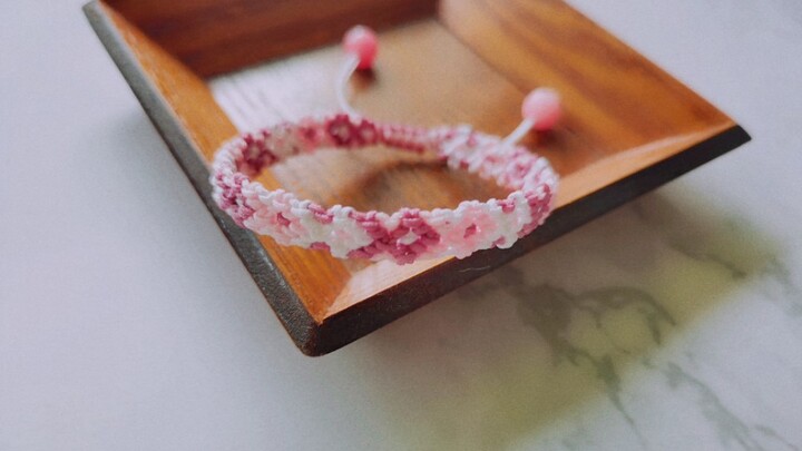 [Yan Temple Handmade / Braided Rope] Pink and tender little fish scale bracelet, give it to her duri