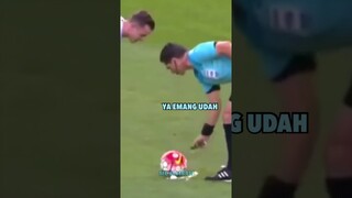 Semprotan wasit menjadi awal masalah - Dubbing bola lucu #shorts #dubbingbola #dubbinglucu #dubbing