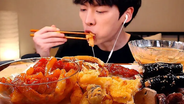 【Food】SIO Mukbang: Korean food, stir fried Tteokbokki & fried fritters