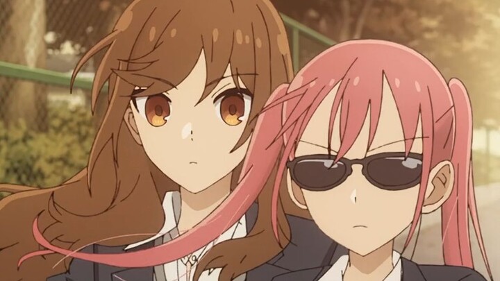 Reimi and Hori went to chat up Yanagi and reminded her that the bus was late, which really made her 