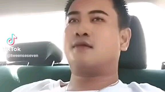 tiktok habang nasa taxi