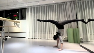 Kuda handstand