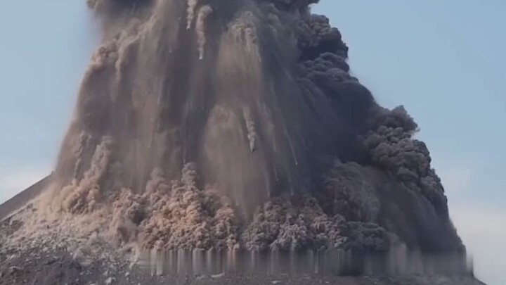 หนัง-ซีรีย์|ภาพการระเบิดของภูเขาไฟที่ยังคุกรุ่นอยู่จริง