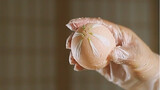 Hãy sử dụng muối hoa hồng để làm quả tắm muối hoa hồng ngay hôm nay! Thật dễ dàng để làm cho riêng b
