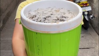Tebak harga , es teh segentong berapa harganya …. Agak agak ala prindavan yah   ….