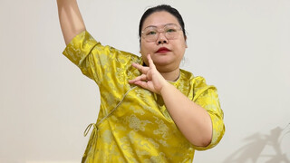 Look at my chicken feet dance, hahahaha. I have no problem with ancient style dance, this time it's 