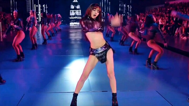 LISA ROCKSTAR VICTORIA SECRET CATWALK