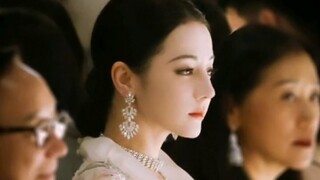 เครื่องแต่งกายโอต์กูตูร์ของ Guo Pei นี้ให้ความรู้สึกสง่างามและความหรูหรา! สวยงามและสง่างามมาก!