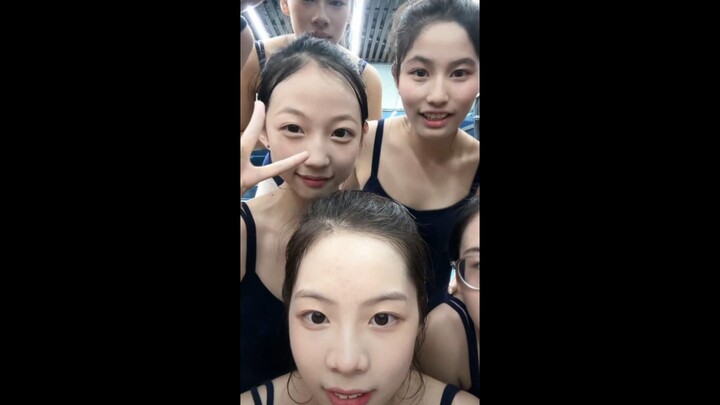Cuộc trò chuyện ngượng ngùng của Tiểu Tạ và "Động Bàn Tứ" của Cửu Mỹ