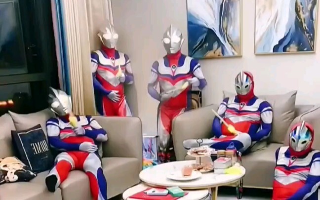 Only girls like this nice new Ultraman song!