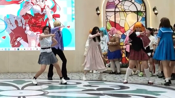 [Home Record] Sekelompok gadis muda yang sangat bersemangat saat mendengar kissskisskiss (
