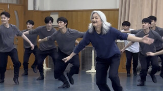 舞蹈大师亲授教学！看这动作流畅度，想不想学？