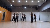 EVERGLOW's dance cover of BTS-Dope practice room