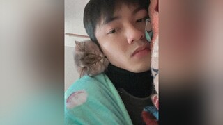 Nằm cả tiếng muốn vẹo cổ luôn mà k dám dậy 😐 mèo mèocon catsoftiktok