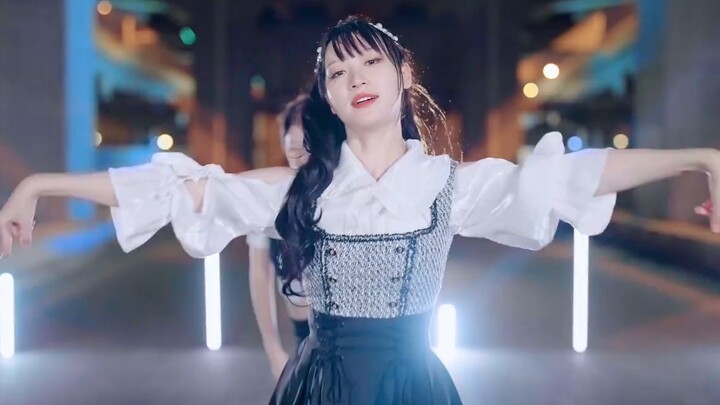 ⚡Empat wanita muda menemani Anda untuk berangkat 'langsung' di malam yang hujan⚡ Pilih satu dari emp