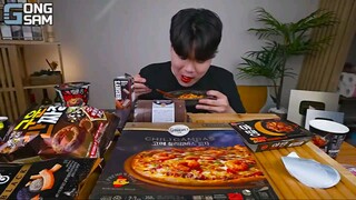 mukbang asmr || one color challenge || black foods only ⚫