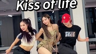 【Suỵt】Tôi thực sự thích nhóm nhạc nữ mới này! Xu Yangyuzhuo, Li Jiaen và Dongdong đến nhảy Kiss of L