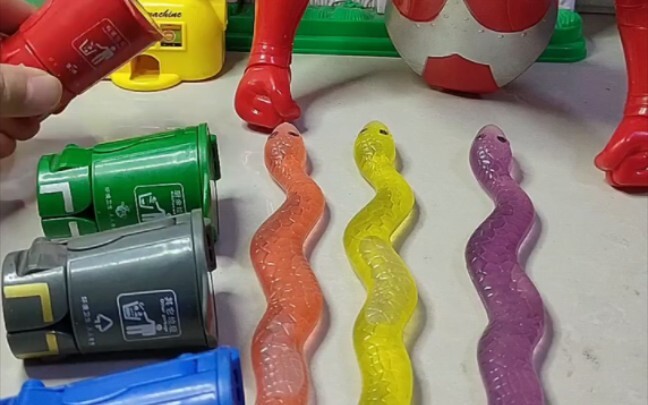 奥特曼怎么多了一个孩子