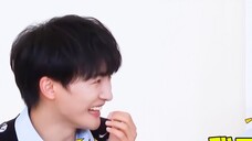 Zhou Shen และ Bai Lu ไม่ต้องการที่จะฉลาดเกินไป Bai Lu ด้นสดและร้องเพลง และ Zhou Shen ก็เลือกบรรทัดถั