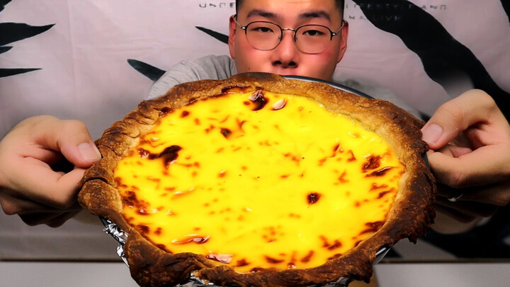 "Challenge" the Biggest Egg Tart. Have One Bite, Gain 5 Pounds!