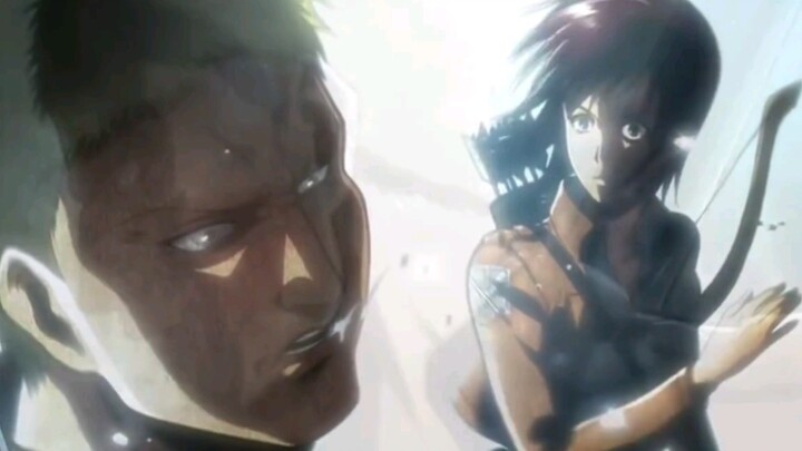 Haha, Reiner was slapped in the face by Sasha continuously!!!